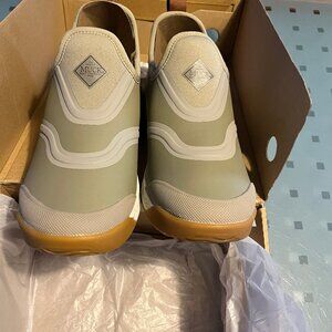 MUCK BOOTS WOMEN'S OUTSCAPE LOW, WHITE SIZE 8